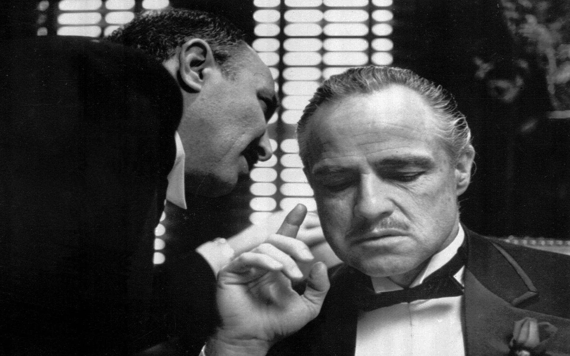 Bonasera (Frank Puglia) frågar Don Vito Corleone (Marlon Brando) om en tjänst i &quot;Gudfadern&quot; från 1972.