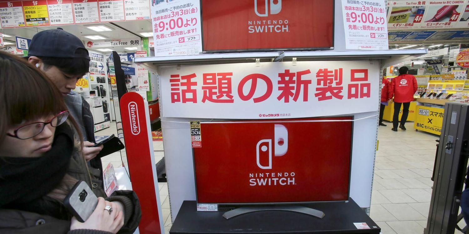 Nintendo nya spelkonsol Switch säljer oväntat bra. Arkivbild.