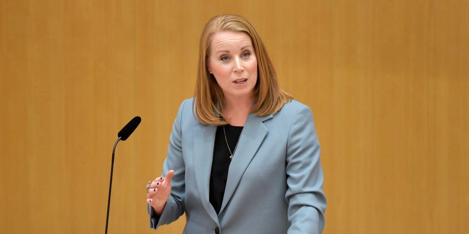 Centerpartiets partiledare Annie Lööf (C) under dagens partiledardebatt i riksdagen.