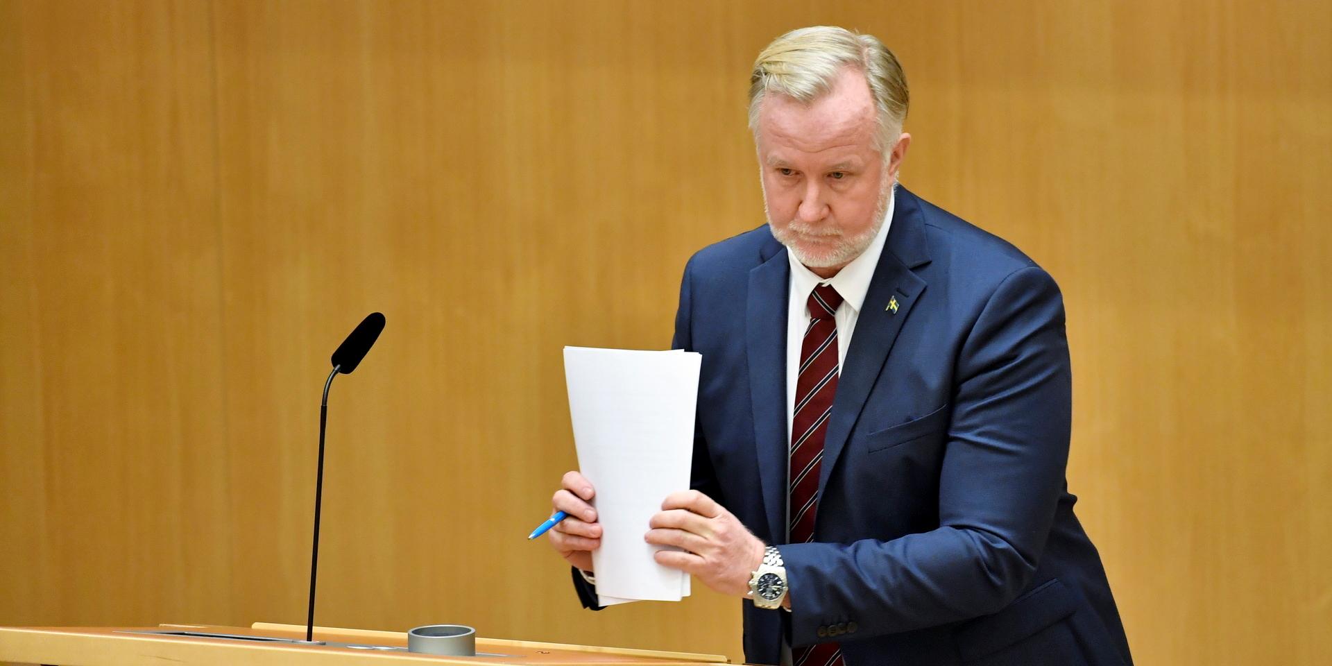 Liberalernas Johan Pehrson (L) under dagens partiledardebatt i riksdagen.