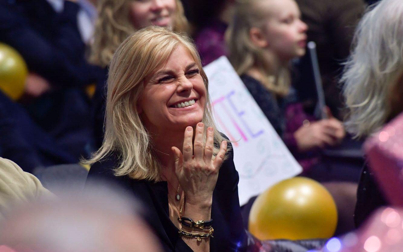 Pernilla Wahlgren gläds åt sonen Benjamin Ingrossos seger i Melodifestivalen, tävlingen där hon själv medverkat fyra gånger.