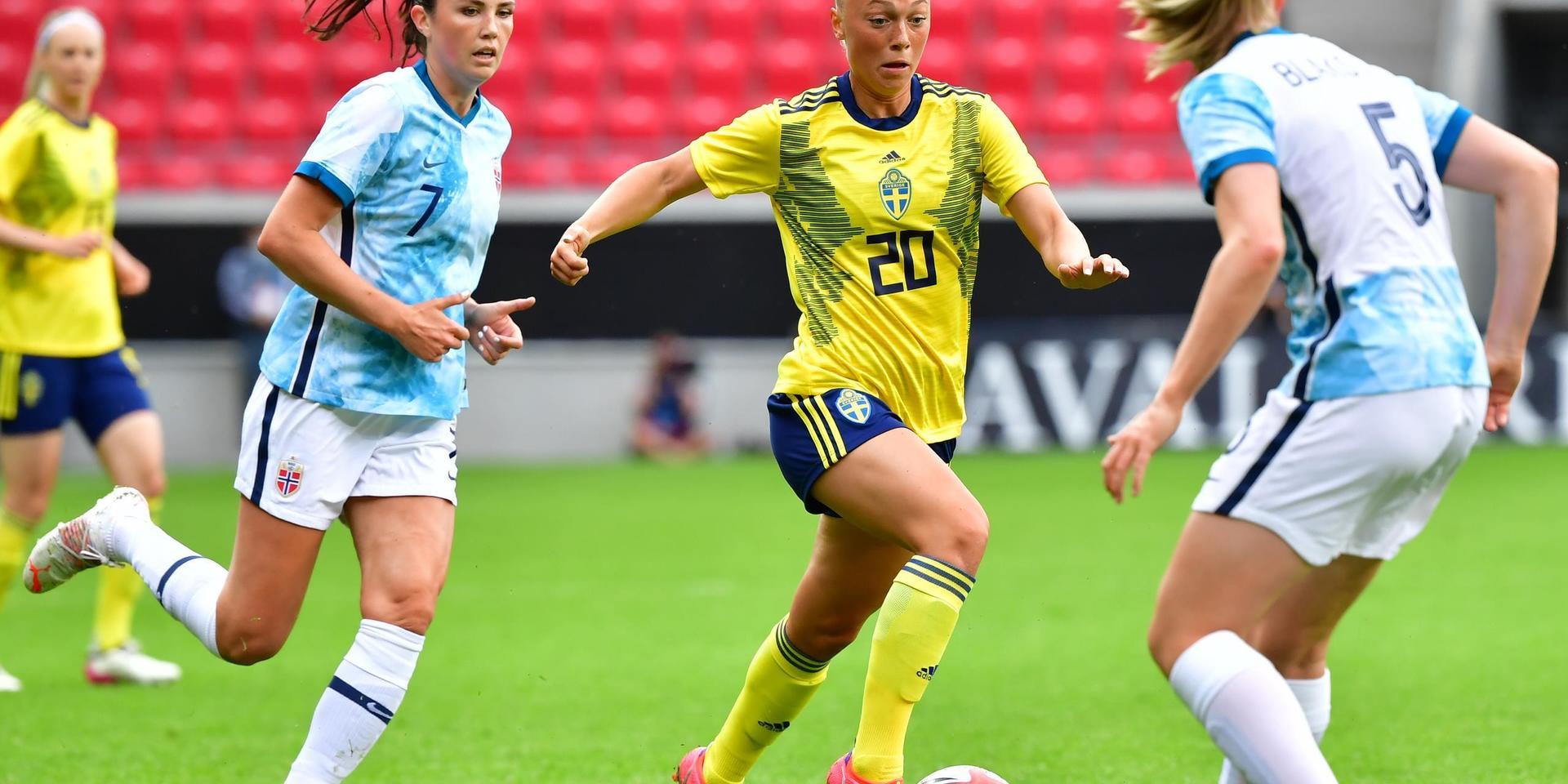 Hanna Bennison, i mitten, gjorde en stark insats i torsdagens landskamp mot Norge.