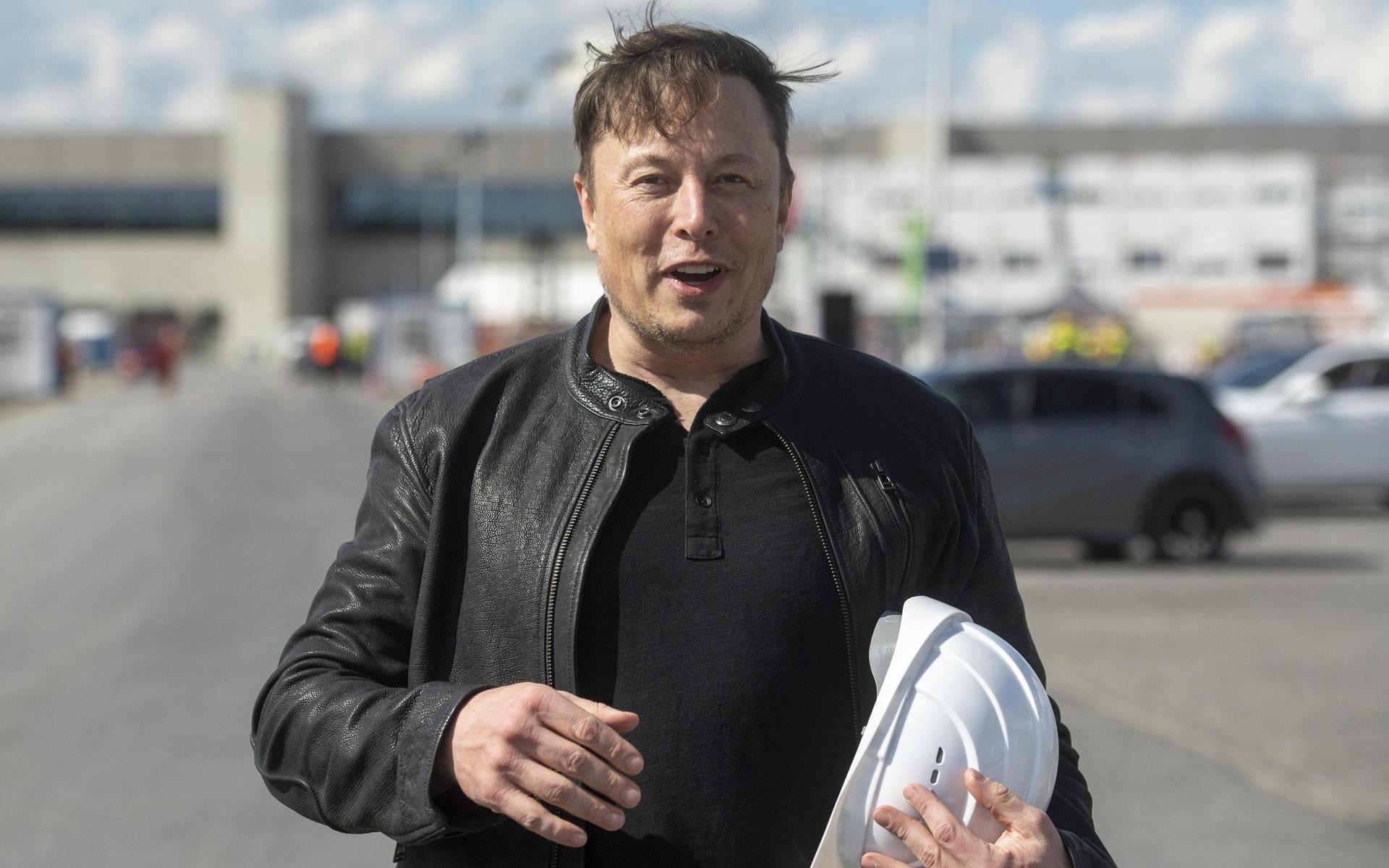 Elon Musk är enligt Forbes världens tredje rikaste man.