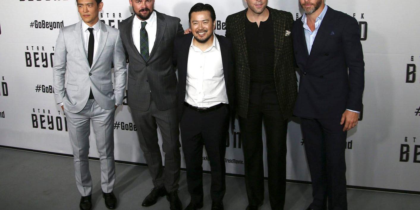 Chris Pine, Zachary Quinto, Justin Lin, Karl Urban och John Cho på premiären för "Star trek beyond" i Sydney. Arkivbild.