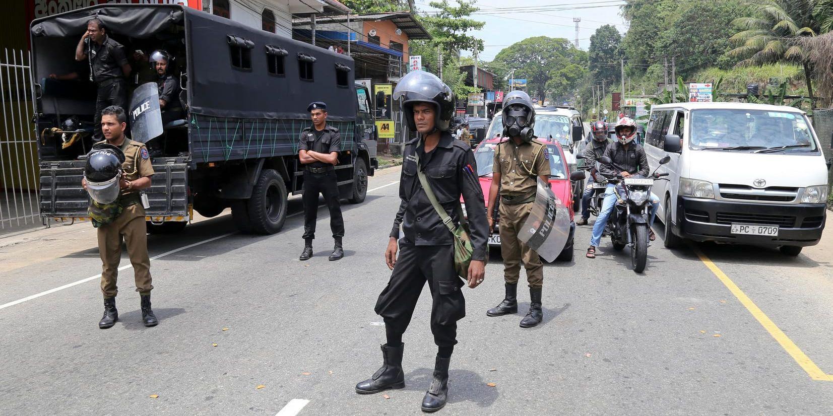 Polis på gatorna i Ambatenna i centrala Sri Lanka i förra veckan.