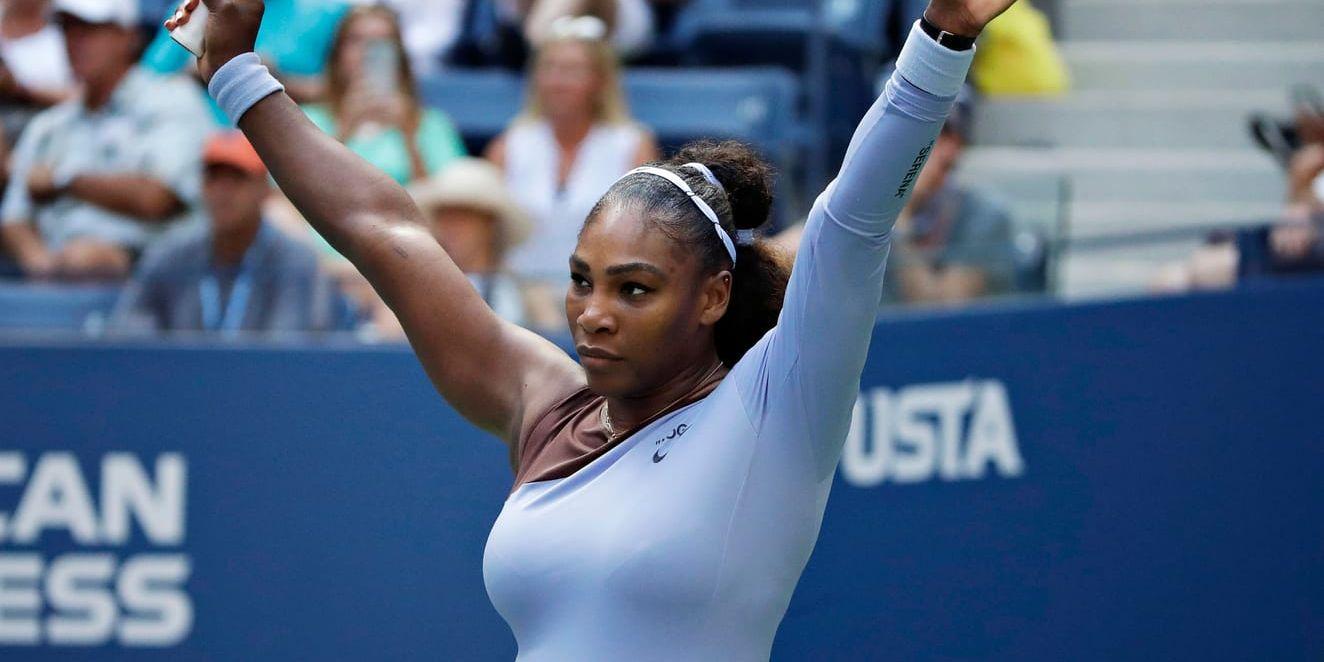 Serena Williams är vidare till kvartsfinal i US Open.