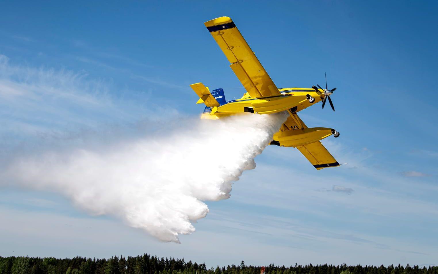 Vattenbombning har satts in för att bekämpa bränder flera gånger i år. Arkivbild.