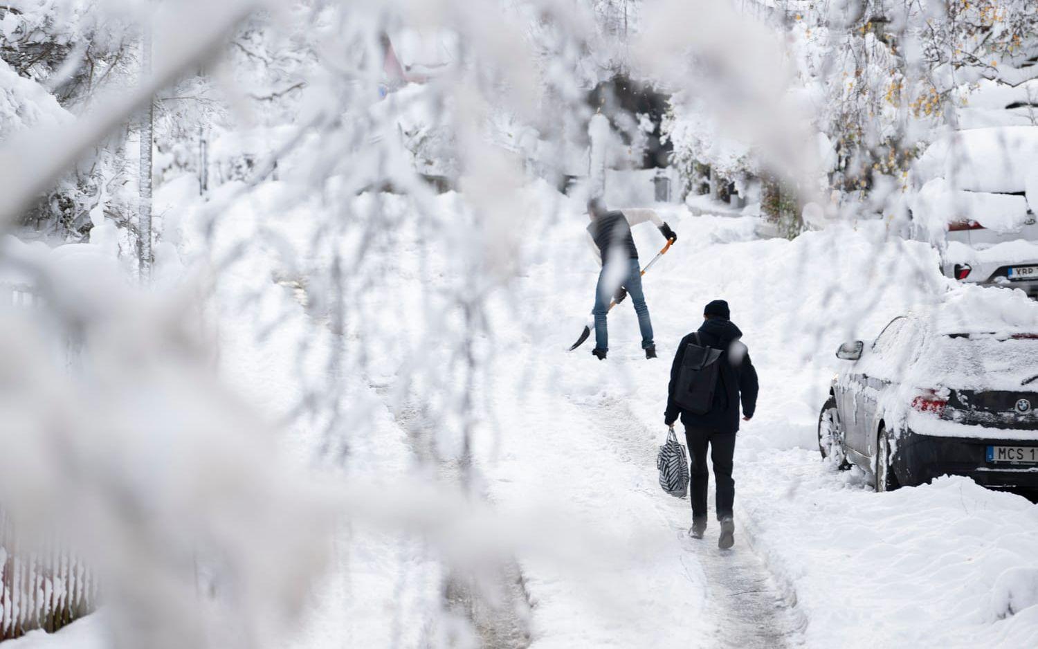 SMHI varnar för nytt kraftigt snöfall redan under torsdagen.