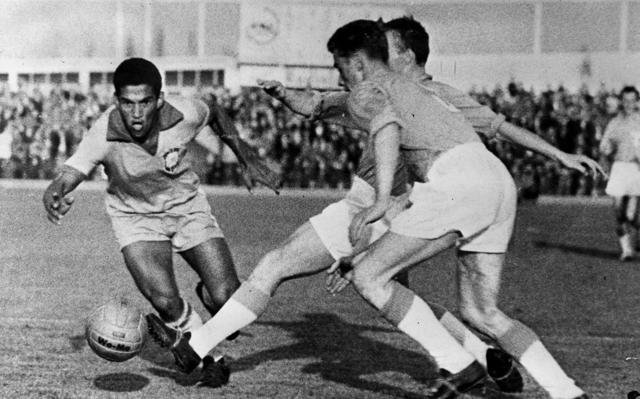 8. Först: Garrincha var en av världens bästa fotbollsspelare på 1950-talet, en underbar dribbler som älskades av det brasilianska folket. Men smeknamnet "Mané", dåren/stollen, vittnar om att han hade en del problem vid sidan av fotbollsplanen. Foto: TT