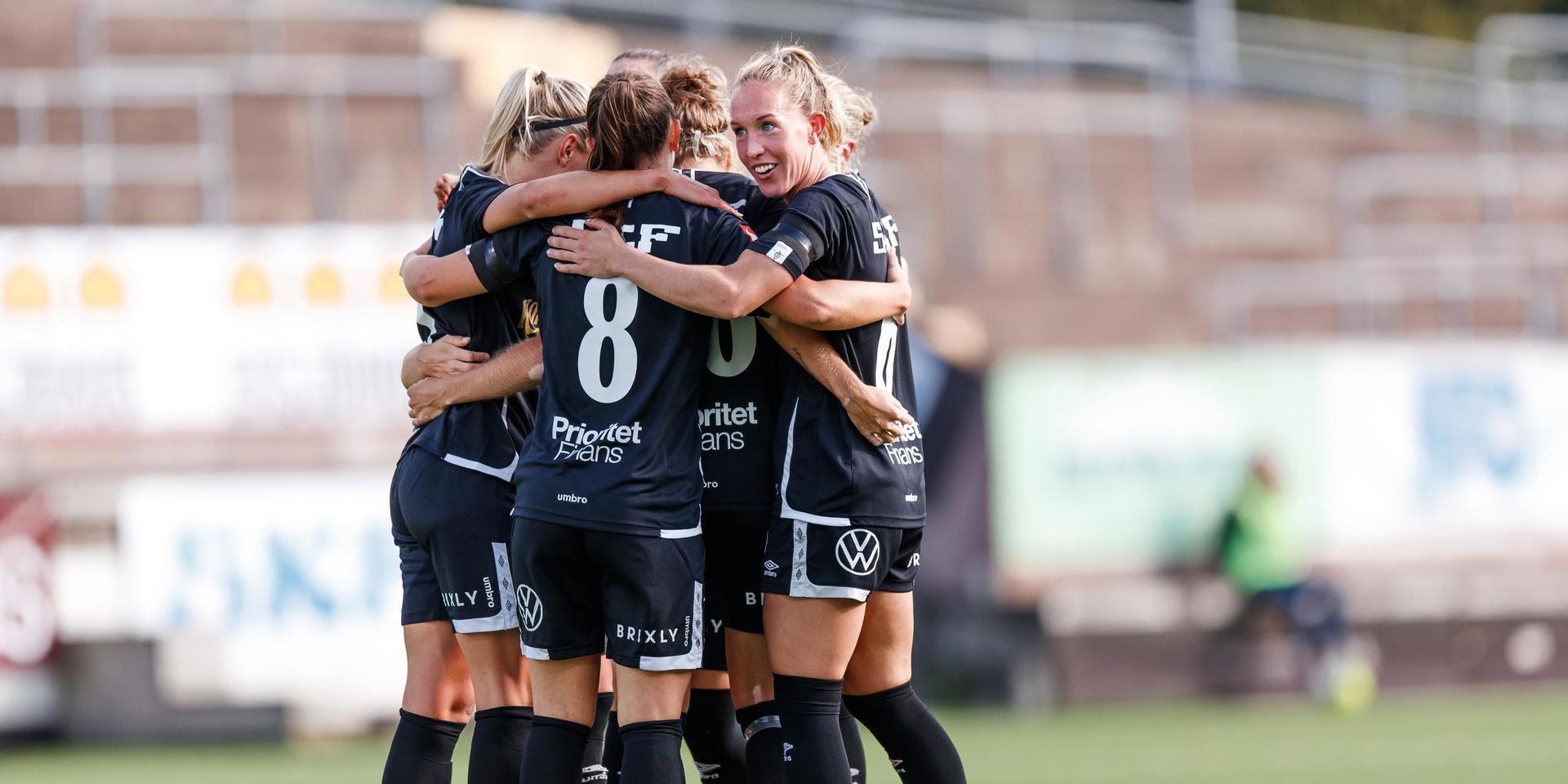 Julia Roddar och Göteborg FC firar ett mål i årets damallsvenska. Klarar de av att hålla ihop?