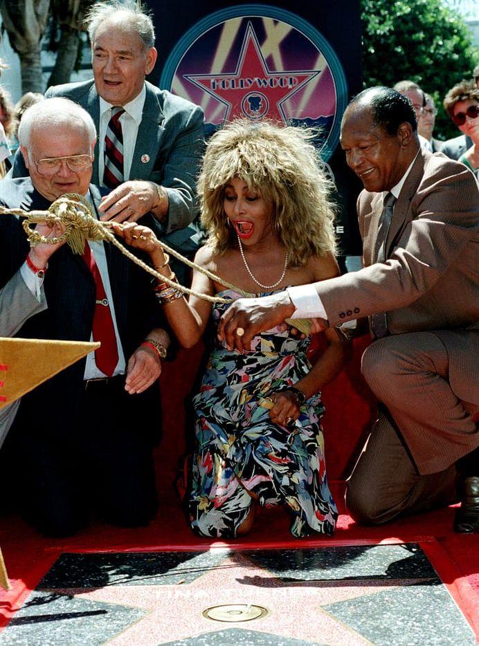 Tina Turner fick en stjärna på Hollywood Walk of fame i Los Angeles 1986.