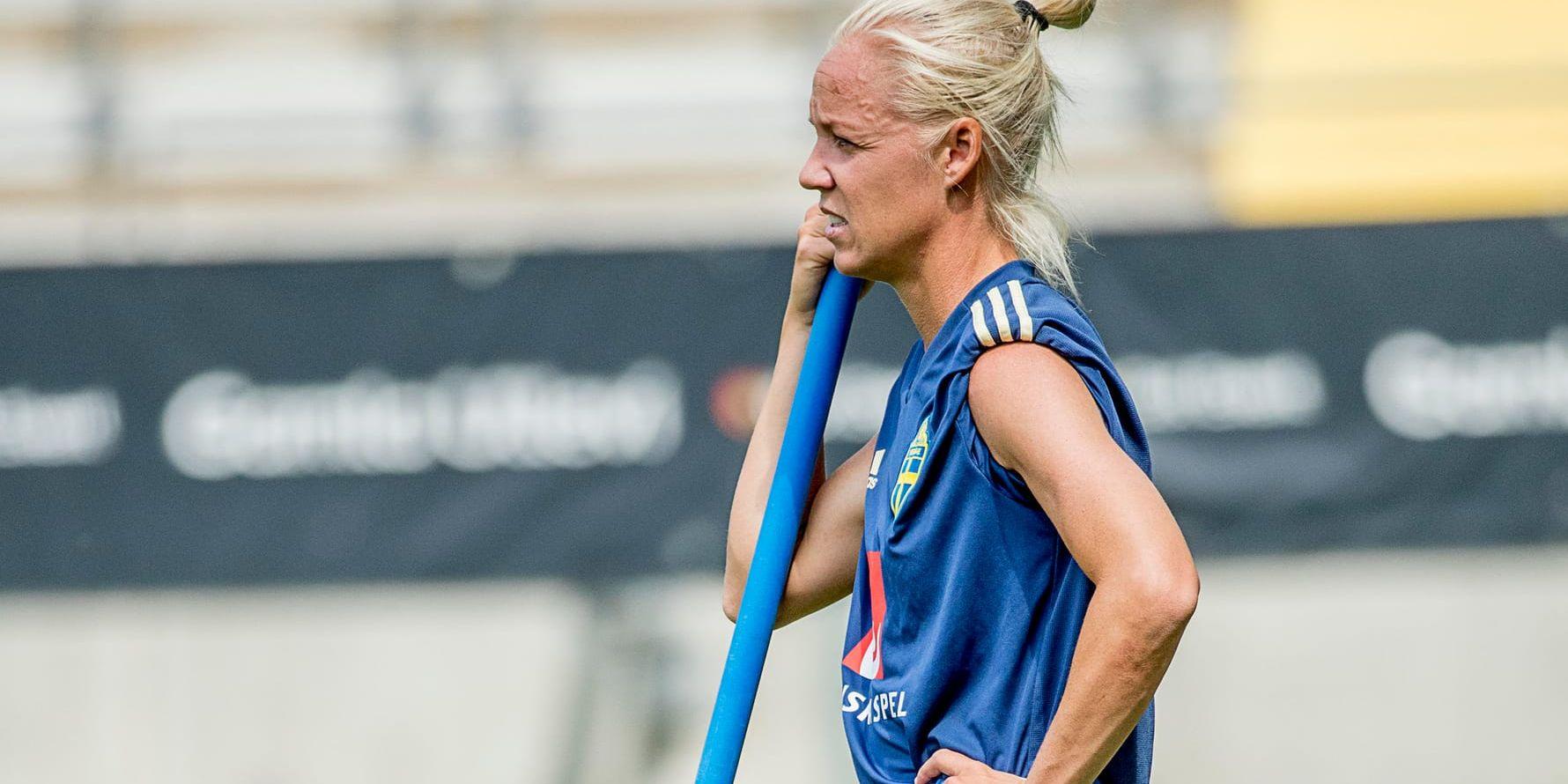 Caroline Seger fick inte vara med landslaget och träna på grund av vadskadan. Nu missar hon Rosengårds toppmöte med Piteå i damallsvenskan.