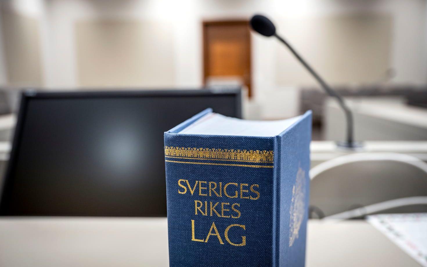 En man döms till sju års fängelse för brott kopplat till handgranater. Arkivbild.