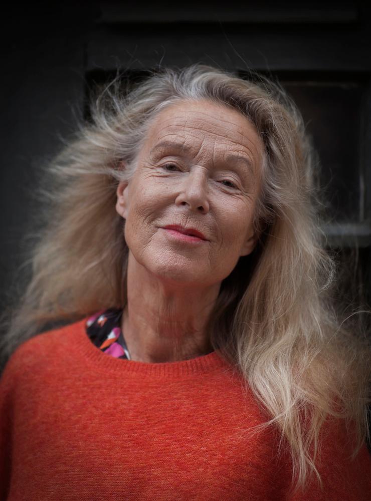 ”Vi värnar särskilt om författare och översättare, och kommer nu att kräva mer klara besked av Ann Linde och regeringen om detaljerna i avtalet. Vad är det de menar och vad är det för situationer de tänker sig?” säger Grethe Rottböll, ordförande för Sveriges författarförbund.