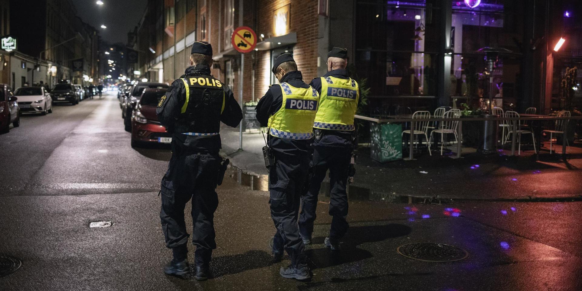 Poliser på Andra Långgatan i Göteborg 