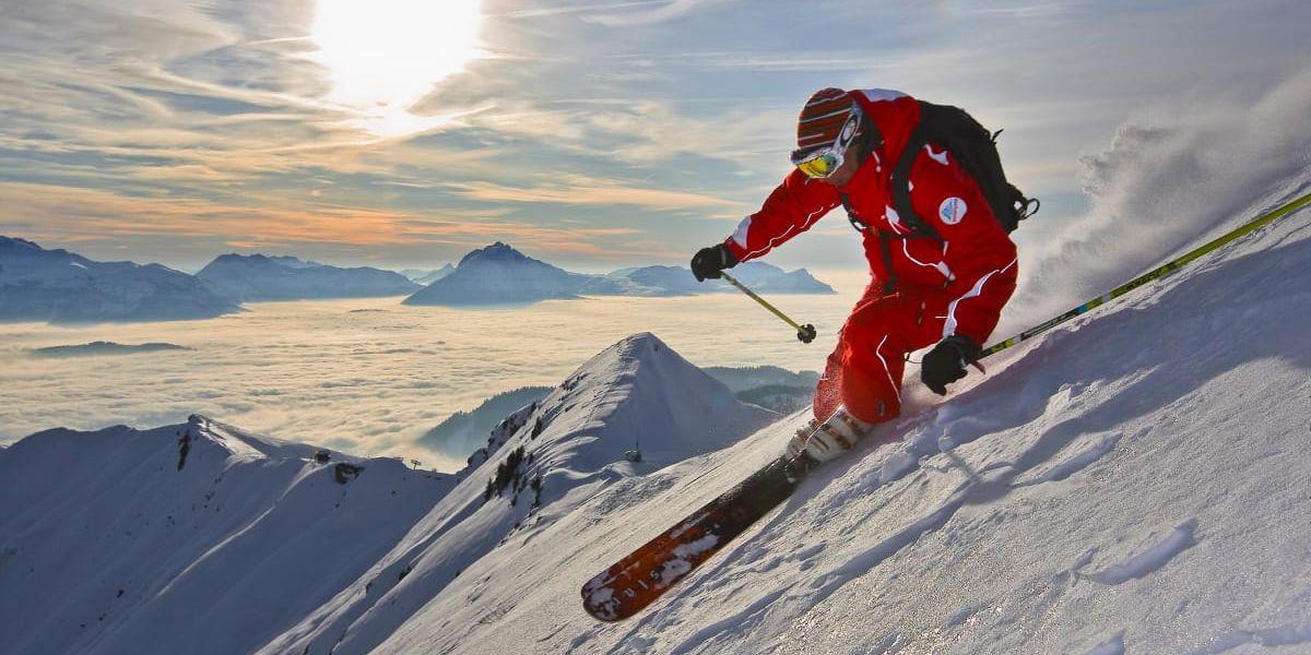 Stor skidåknikning i Morzines skidsystem Portes du Soleil.