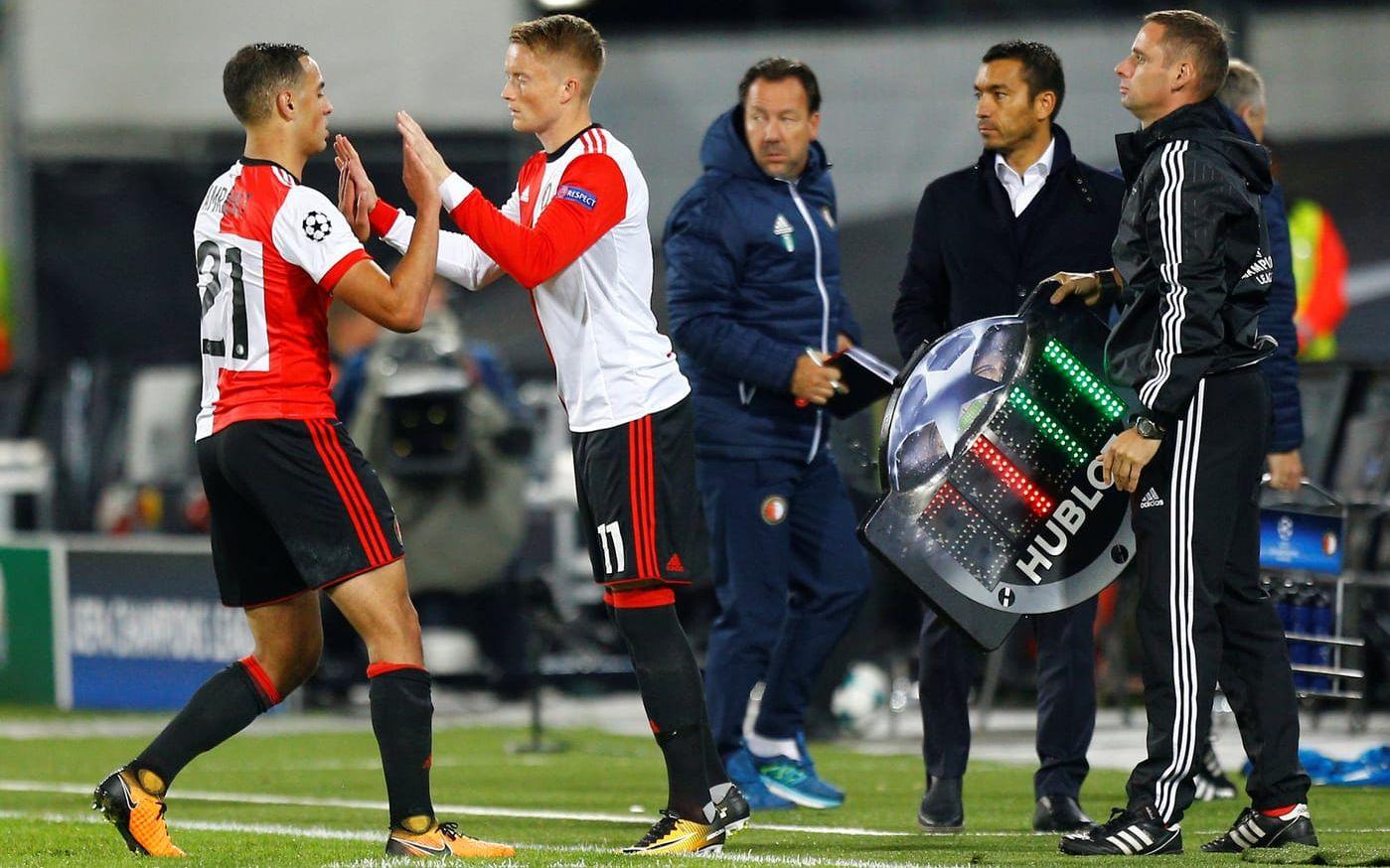 Sam Larsson sitter fast på bänken i Feyenoord – är inte tillräckligt tränad. Bild: Bildbyrån