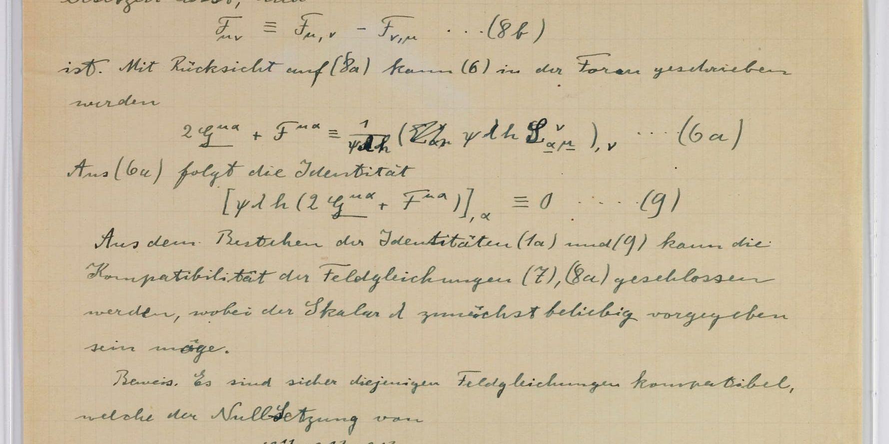 Över 100 handskrivna Einsteindokument som aldrig tidigare visats för allmänheten finns nu till beskådan på Hebreiska universitetet i Jerusalem. På bilden ett appendix om storförenad teori från 1930.
