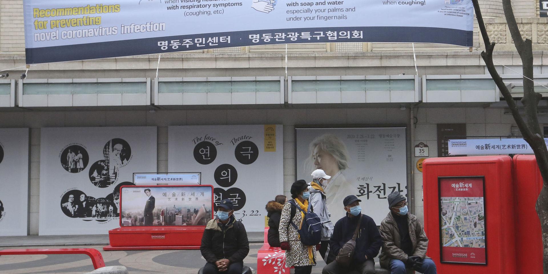 Banderoll i Sydkoreas huvudstad Seoul med rekommendationer om hur människor själva kan förebygga att smittas av viruset. 