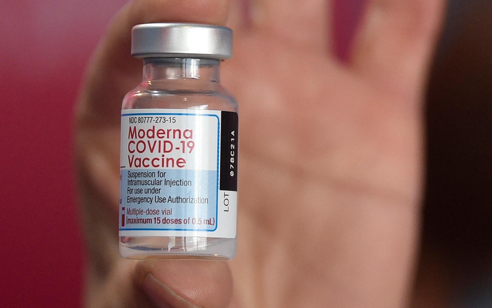 Modernas vaccin är en av de tre vaccinsorter som hittills har använts mot covid-19 i Sverige.