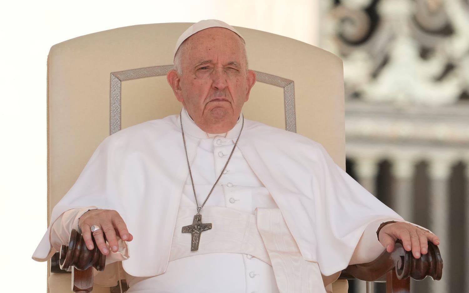 Påve Franciskus vid sin audiens på Petersplatsen på onsdagsmorgonen, innan han åkte till sjukhuset.