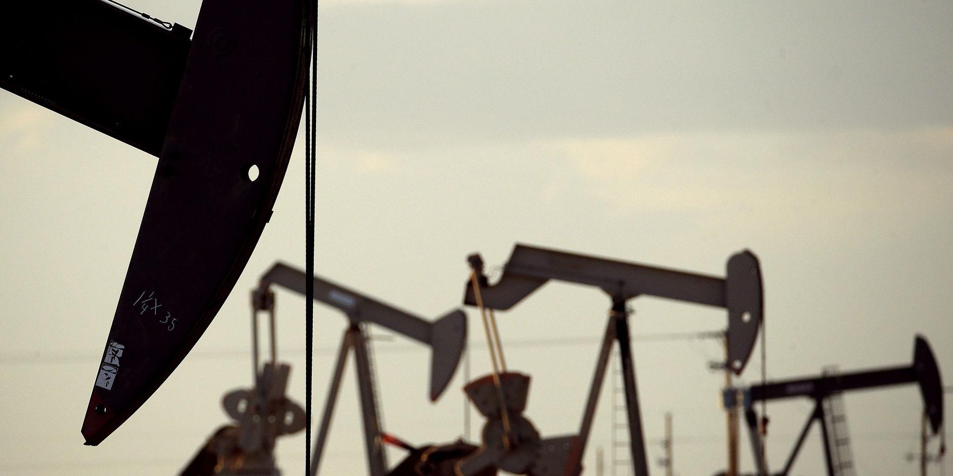 USA är inte längre beroende av olja från Saudiarabien och Mellanöstern. Västmakten är i dag helt självförsörjande. Fossiltung industri drabbas när konfliktnivån i Mellanöstern ökar. 