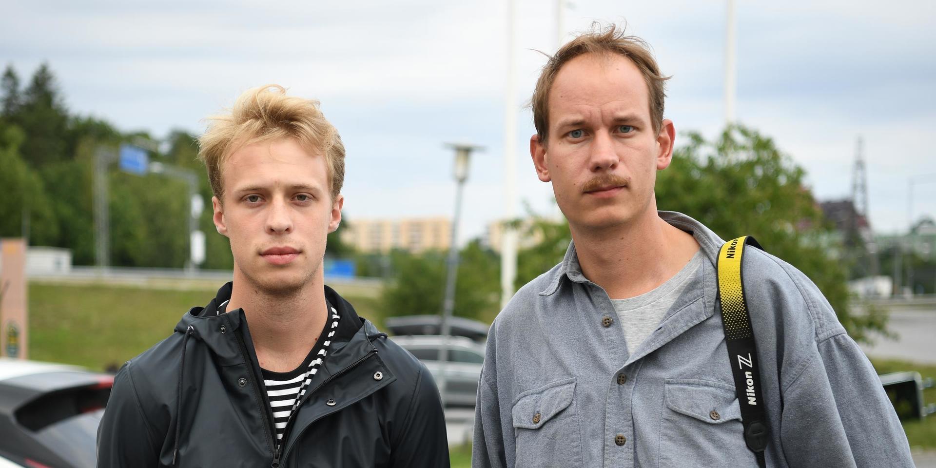 GP:s reporter Markus Botsjö och fotograf Olof Ohlsson på plats i Norsborg.