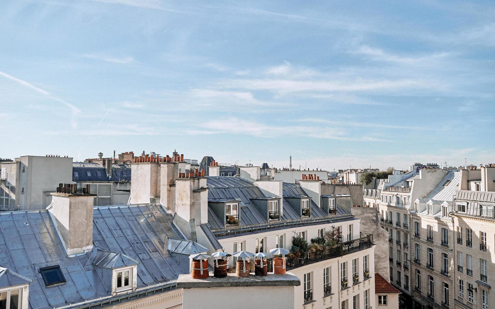 Nyöppnade Hôtel du Sentier är med och ritar om Paris karta, och är ett hotell som fokuserar på det hyperlokala. Inspirationen är den lilla byns kvaliteter med närhet till allt man behöver och nya tankar om hur byggnader används, mitt i en metropol.
