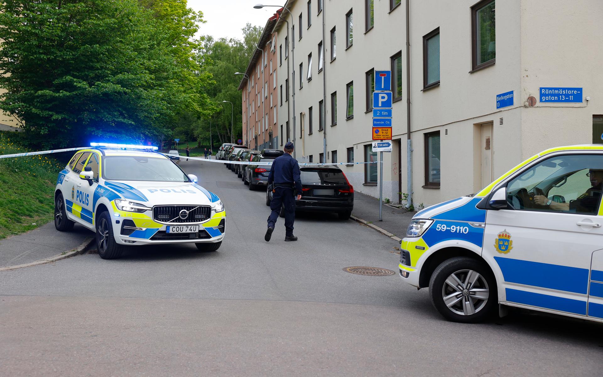 En större polisinsats pågår i området kring Räntmästaregatan.