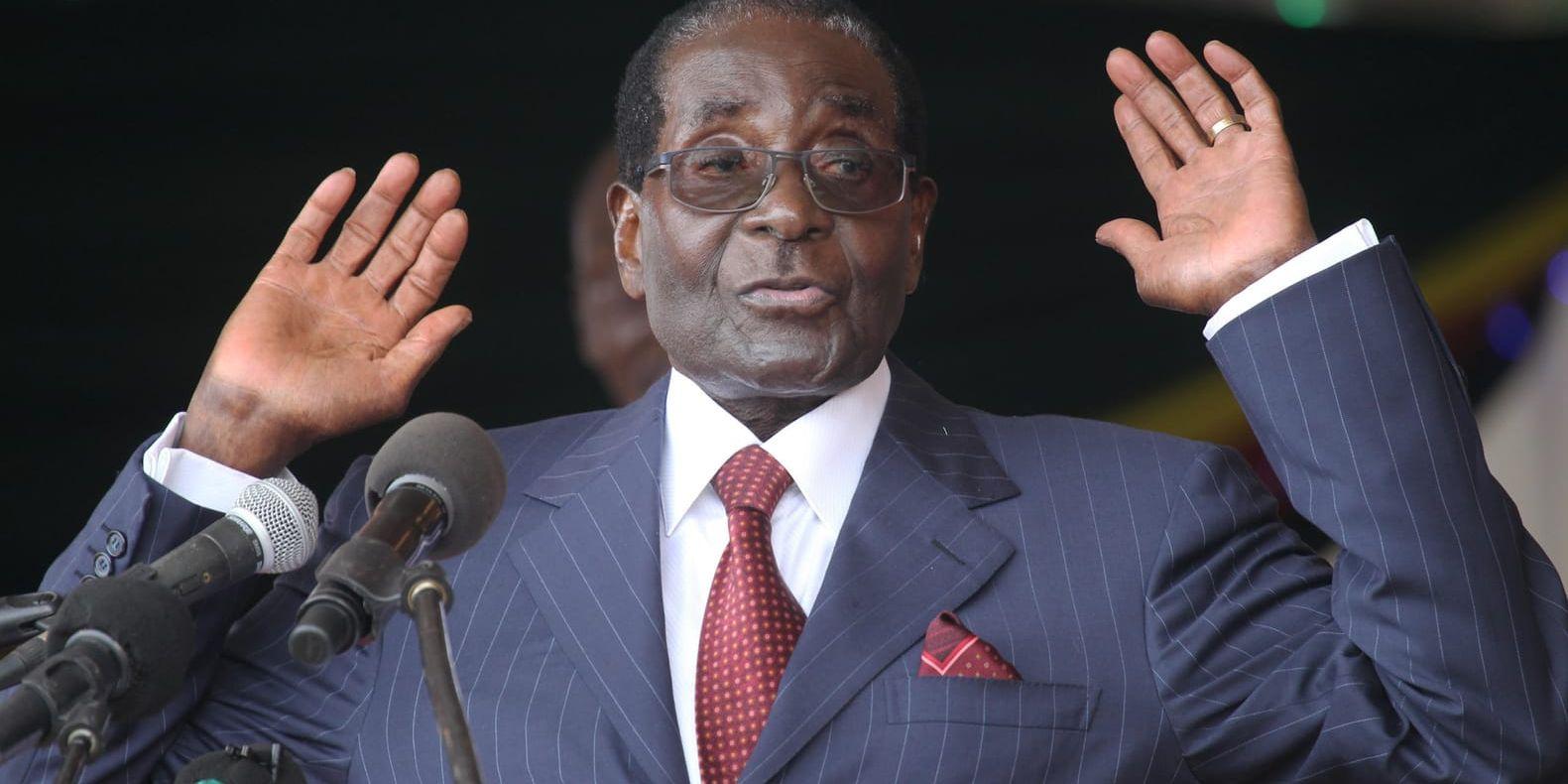 Zimbabwes expresident Robert Mugabe under ett tal vid firandet av hans 92:a födelsedag i i Masvingo utanför Harare i fjol.