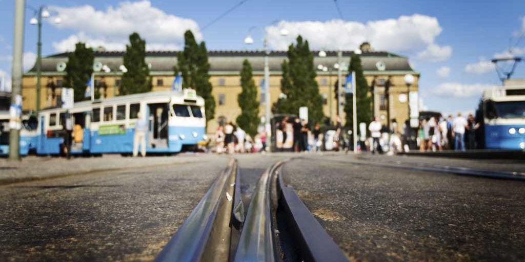 I Tyskland har man infört ett system med spårvagnar som både fungerar på traditionell spårväg och på järnväg något som även Göteborg med omnejd skulle kunna införa, skriver Tänk utanför lådan.