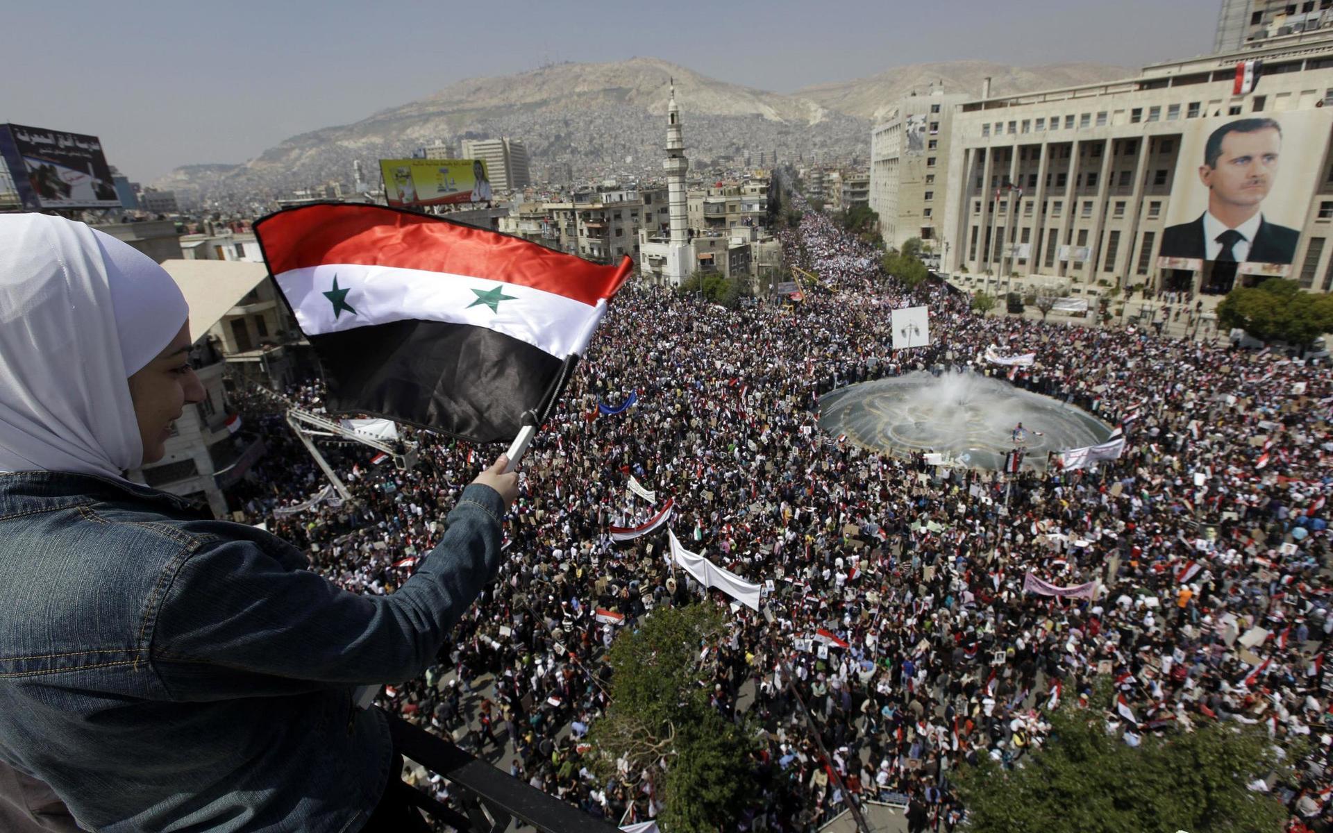 Det var när den arabiska våren inleddes som många såg hoppfullt på mer frihet. Men trots att protesterna slogs ner hårt av al-Assads styrkor finns ett stöd bland befolkningen för honom.