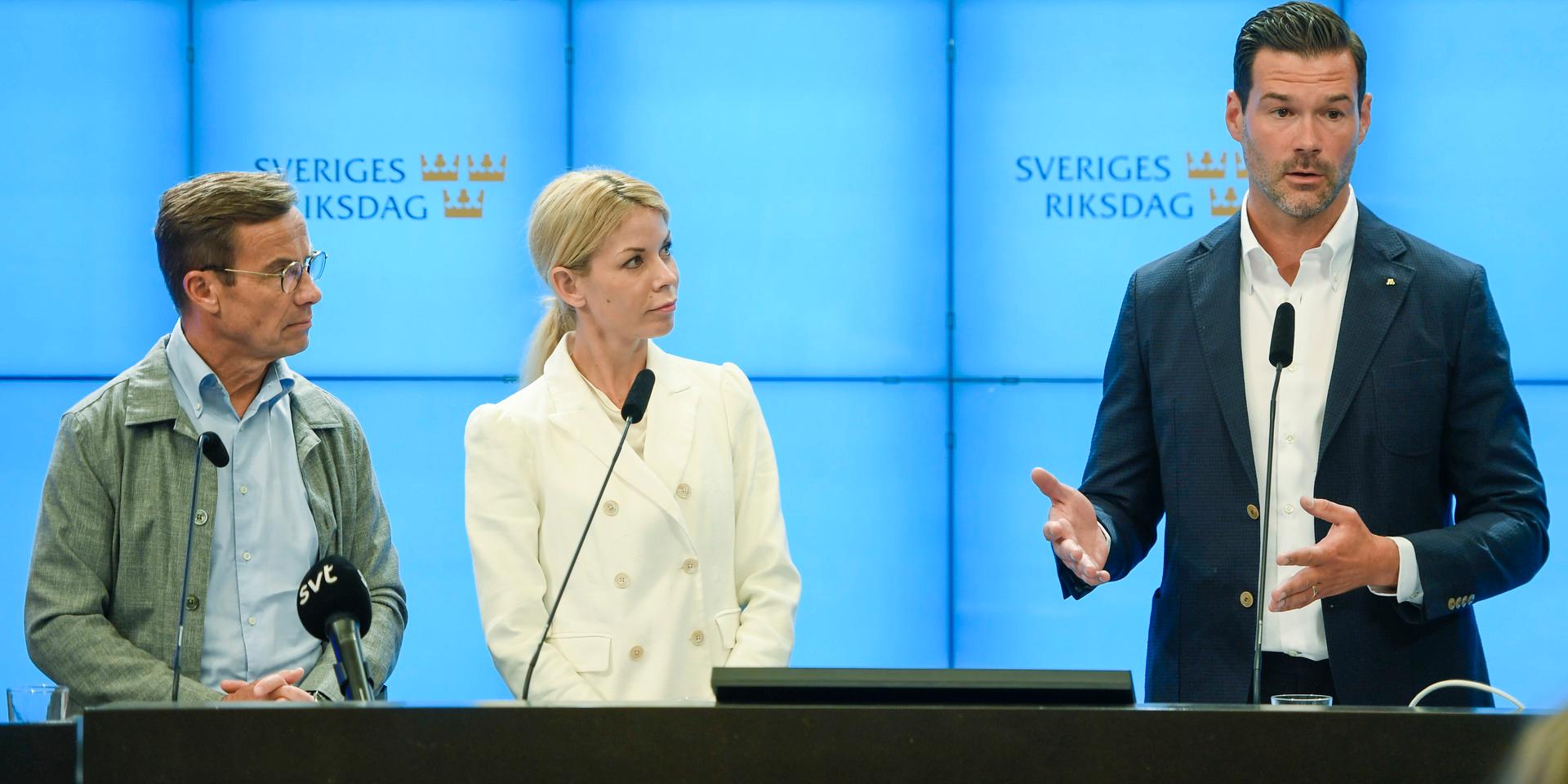 Moderaternas partiledare Ulf Kristersson, finansborgarrådet i Stockholm Anna König Jerlmyr och Johan Forssell, rättspolitisk talesperson, presenterar ett reformpaket med förslag på förebyggande åtgärder mot kriminalitet. 