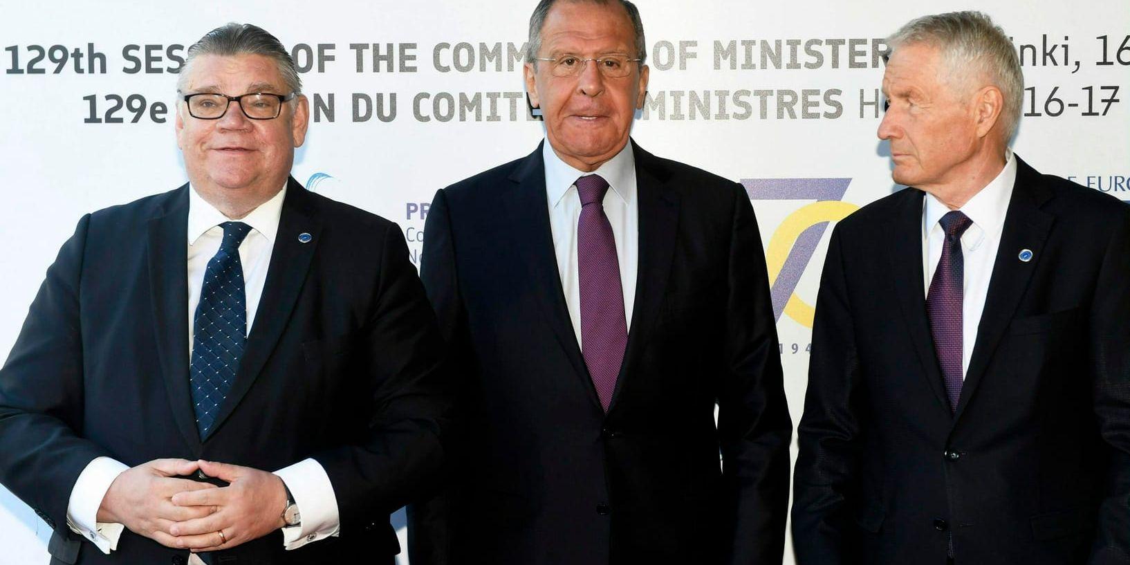 Finlands utrikesminister Timo Soini, Rysslands dito Sergej Lavrov och Europarådets generalsekreterare Thorbjørn Jagland i Helsingfors.