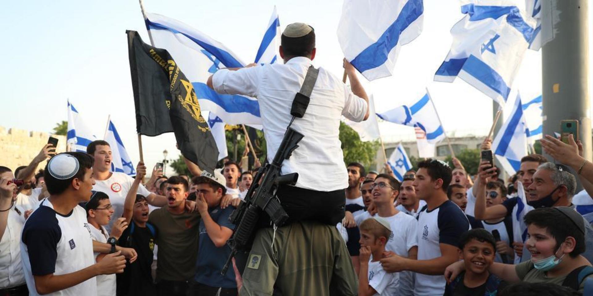 Israeliska nationalister firar Jerusalemdagen den 10 maj. Men den så kallade flaggparaden ställdes in på grund av det spända läget. Efter det har den skjutits upp en gång till – men nu har den fått grönt ljus av israeliska myndigheter.