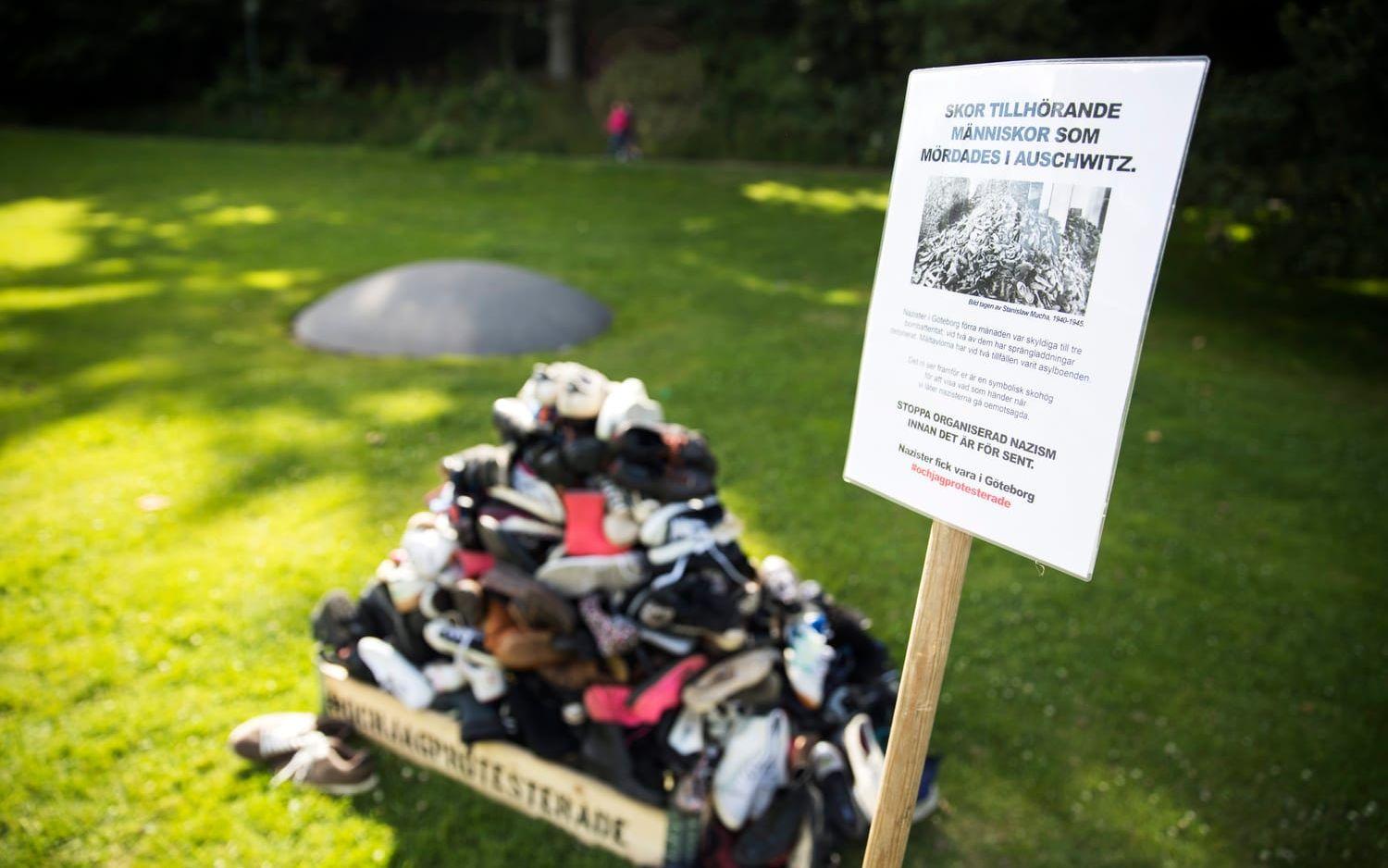 "Skor tillhörande människor som mördades i Auschwitz", står det bland annat på skylten. FOTO: Anders Ylander