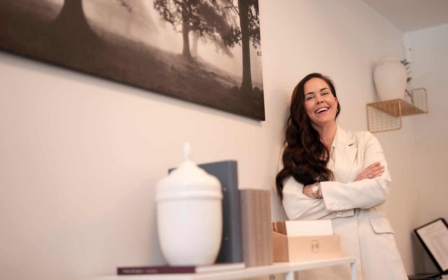 I jobbet på en begravningsbyrå i Göteborg möter Zanna Wiede många människor som vittnar om att barn inte är ett recept på att slippa ensamhet.