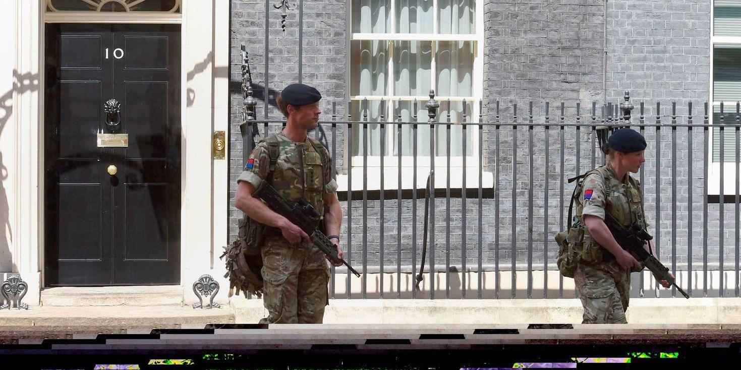 En rad utmaningar väntar den som efter valet i Storbritannien får nyckeln till premiärministerns tjänstebostad 10 Downing Street i sin hand.
