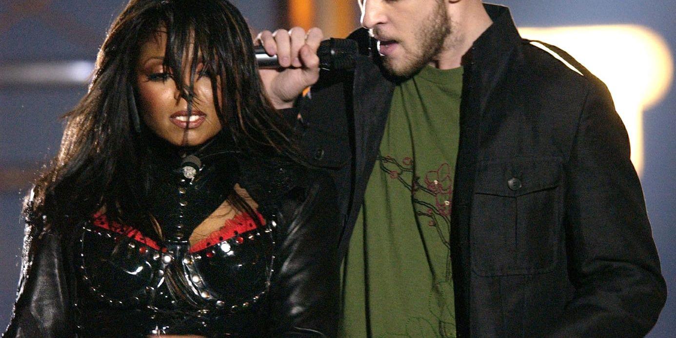 Janet Jackson och Justin Timberlake under Super Bowls halvtidsshow 2004. Arkivbild.