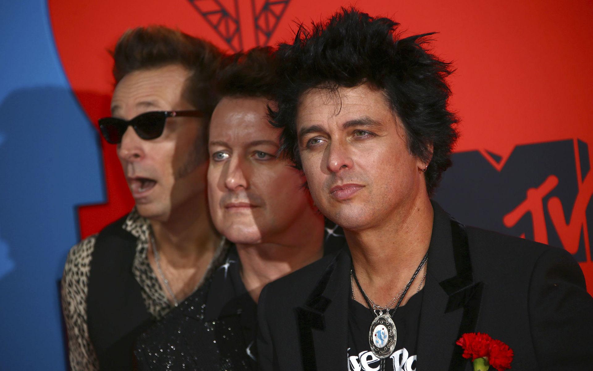 Veteranpunkarna Billie Joe Armstrong, Tre Cool och Mike Dirnt i Green Day på plats för MTV Awards i spanska Sevilla.