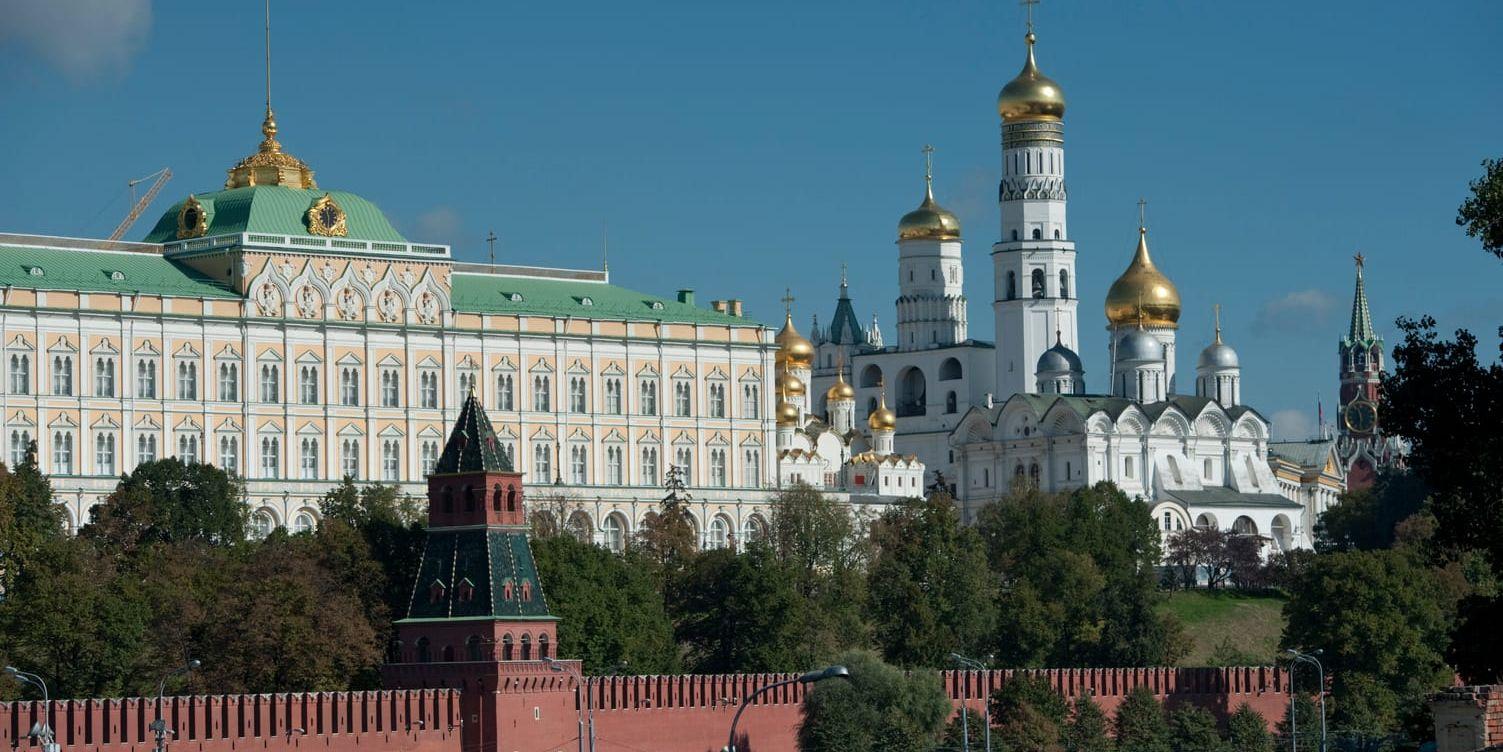Kreml, maktens boning i Moskva, har en lång tradition av att vilja kontrollera den egna befolkningen genom stenhård centralstyrning. 