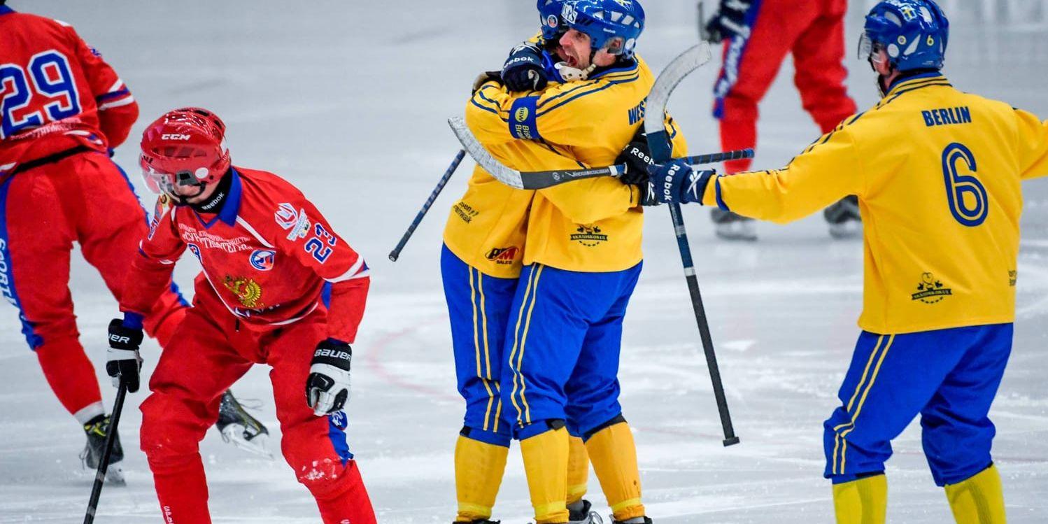 Experterna tror att det blir svenskt guldjubel i VM-finalen i bandy i dag. Arkivbild.