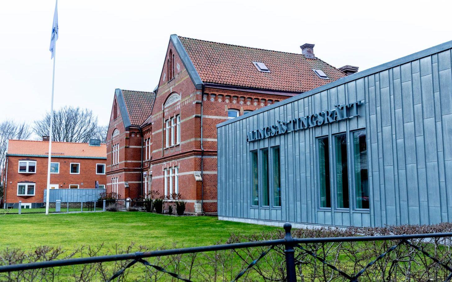 En man dömdes under onsdagen i Alingsås tingsrätt för en 20 år gammal våldtäkt mot barn. Arkivbild.