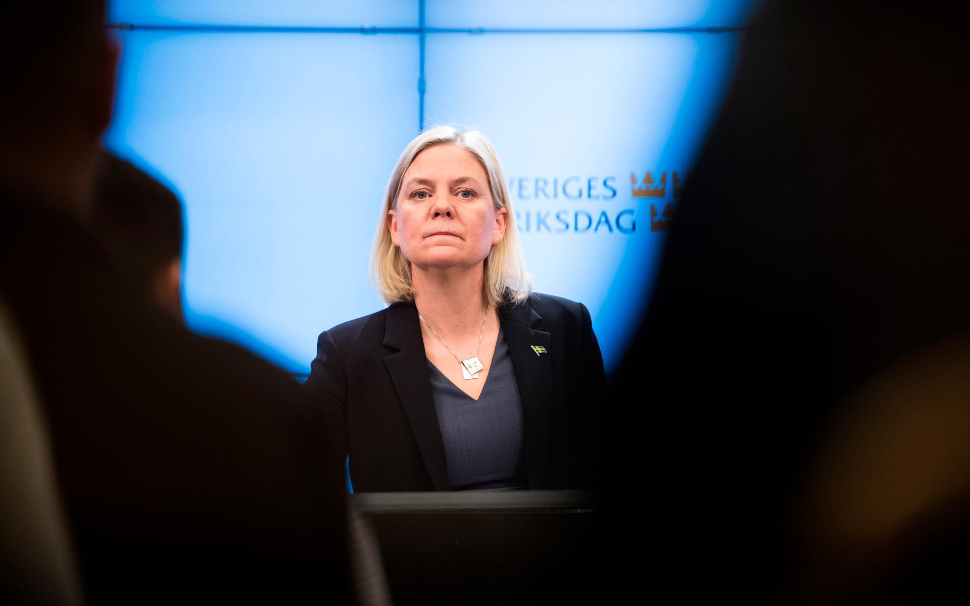 Den nya finansministern återkommer om bensinskatten, enligt Magdalena Andersson. 