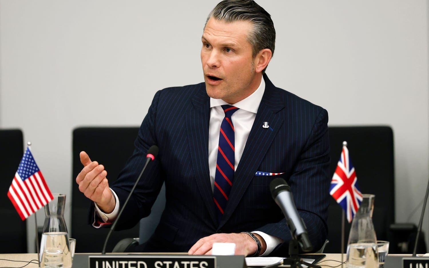 USA:s nye försvarsminister Pete Hegseth vid onsdagens möte på Natohögkvarteret i Bryssel.