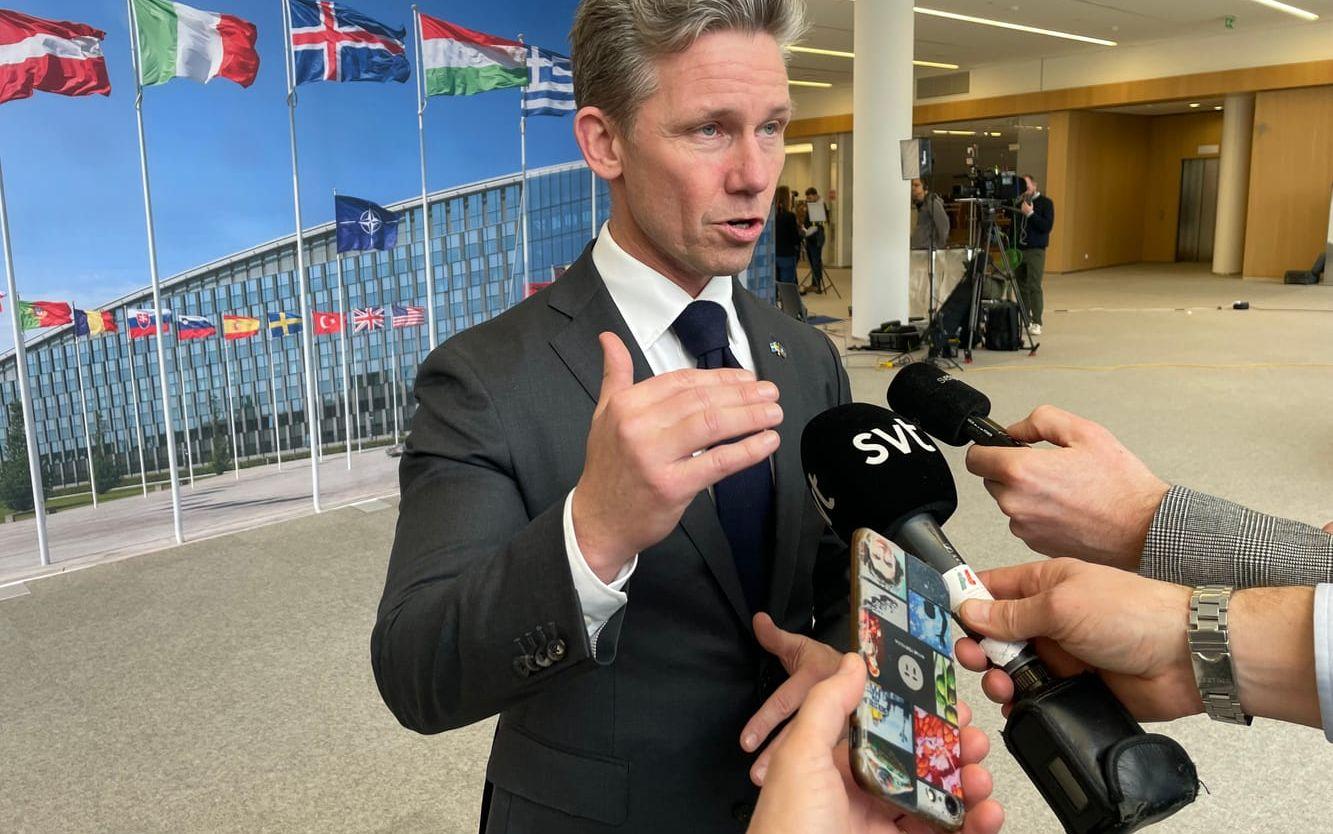 Försvarsminister Pål Jonson på Natohögkvarteret i Bryssel.