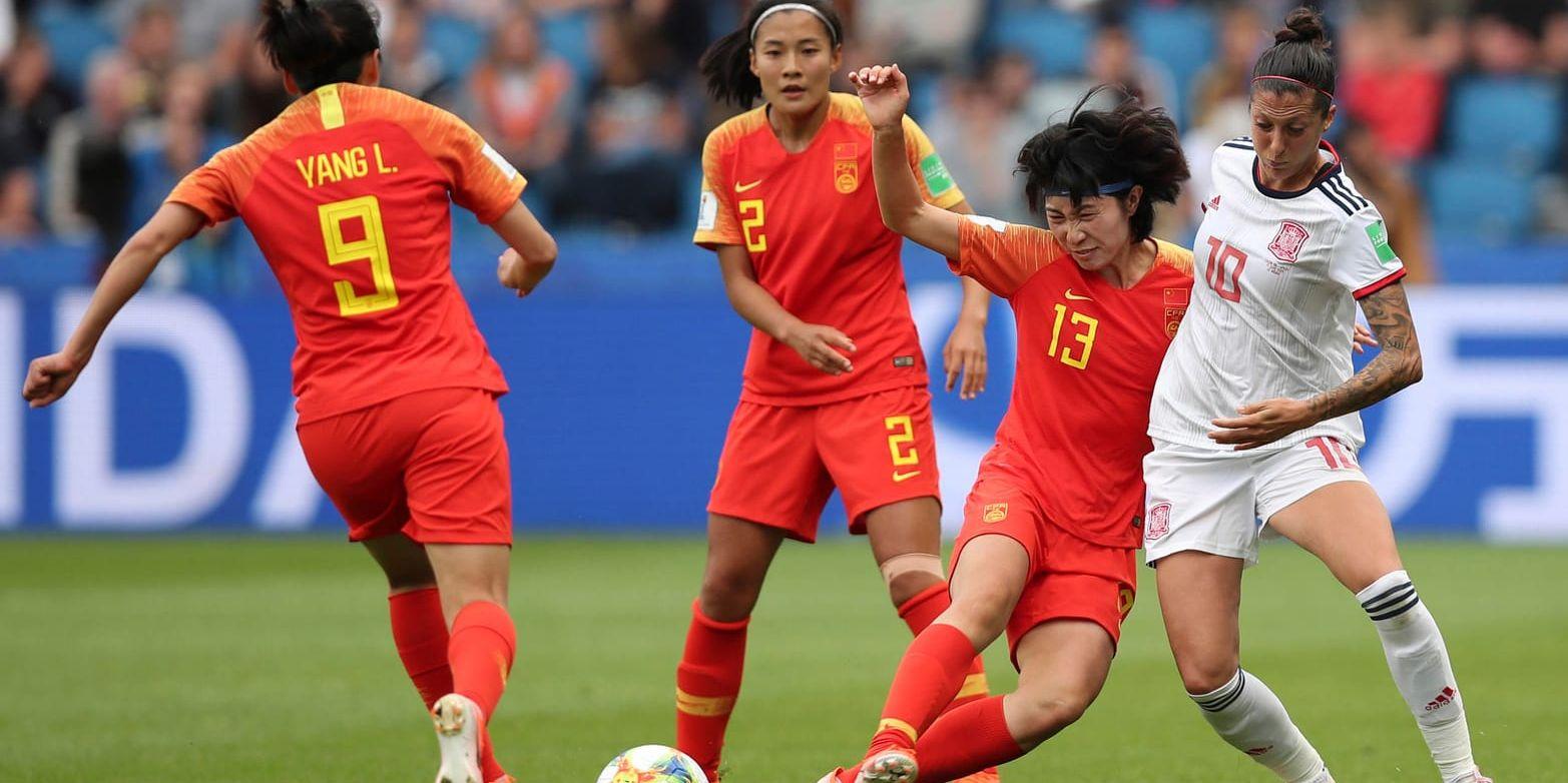 Kina kämpade vilt för att få med sig en poäng mot Spanien. Matchen slutade 0–0 och båda lagen är vidare till åttondelsfinal.