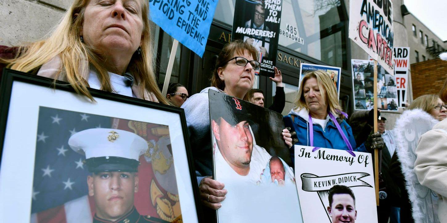 Opioidepidemin engagerar i USA. Här demonstrerar föräldrar som förlorat sina barn i opioidöverdoser i delstaten Massachusetts. Arkivbild.