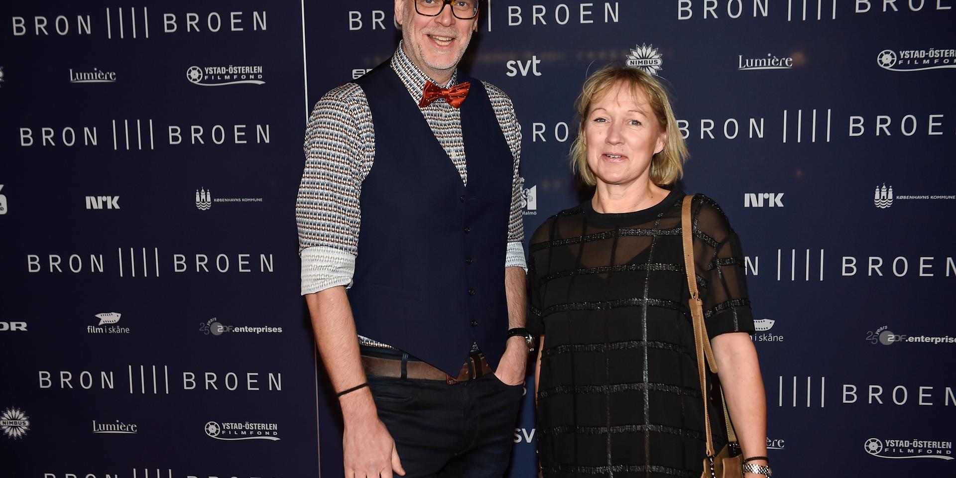 Hans Rosenfeldt och Camilla Ahlgren på galapremiären för fjärde säsongen av 'Bron' 2017. Arkivbild.