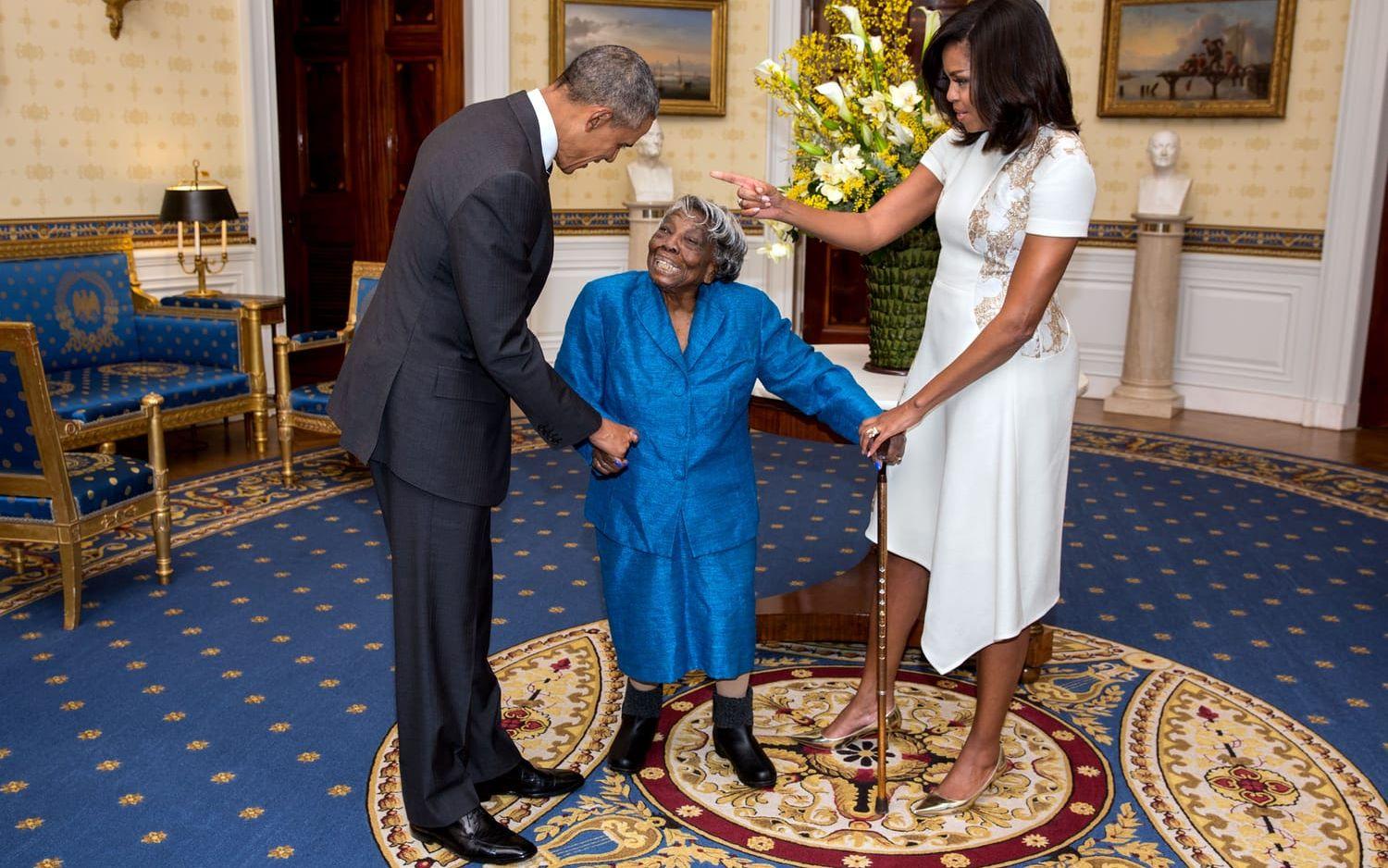 18 februari, 2016: Under African American Month fick Vita huset besök av 106-åriga Virginia McLaurin som var minst sagt pigg för sin ålder. Foto: Pete Souza / Vita Huset